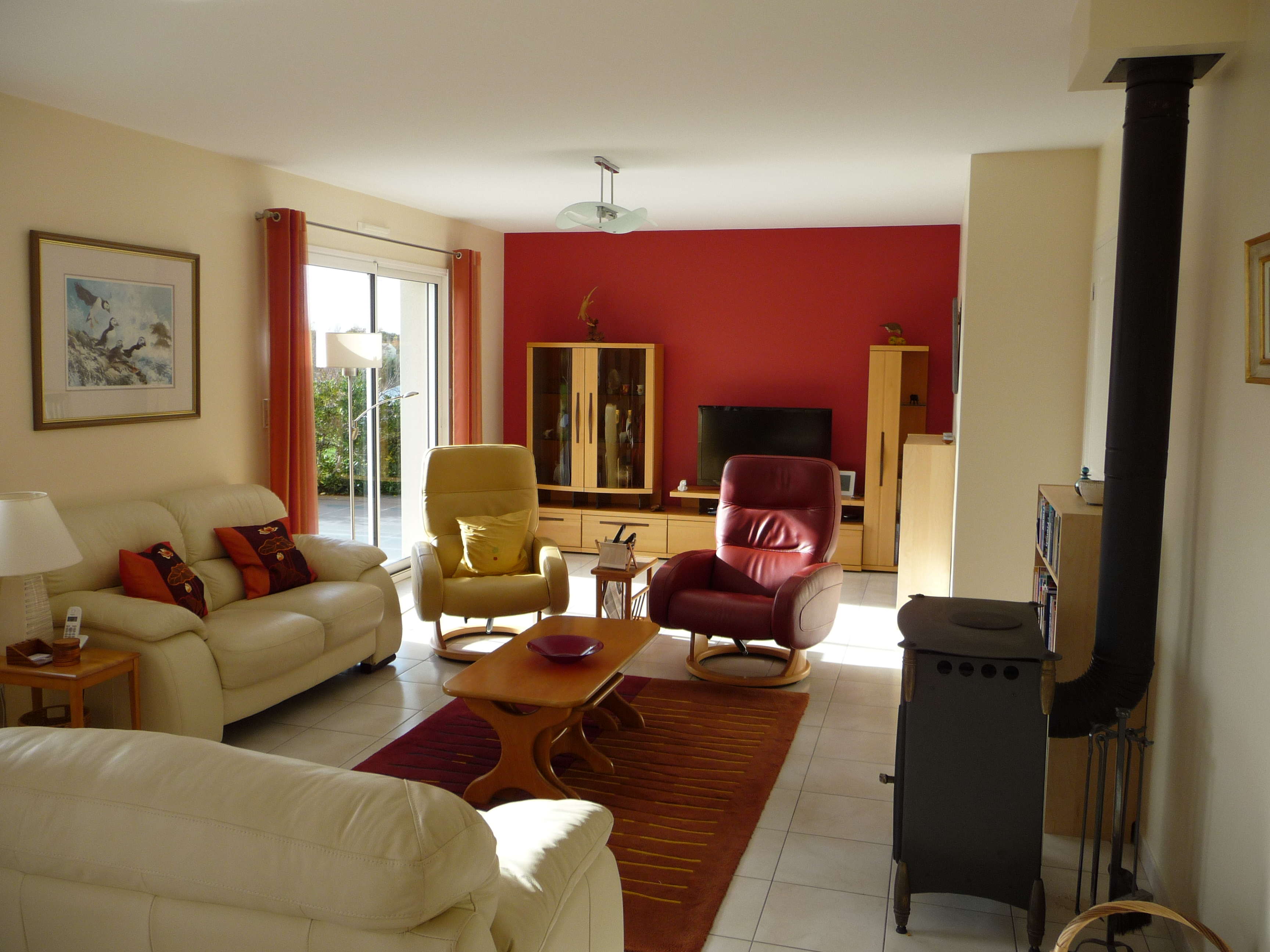 salon rouge et beige